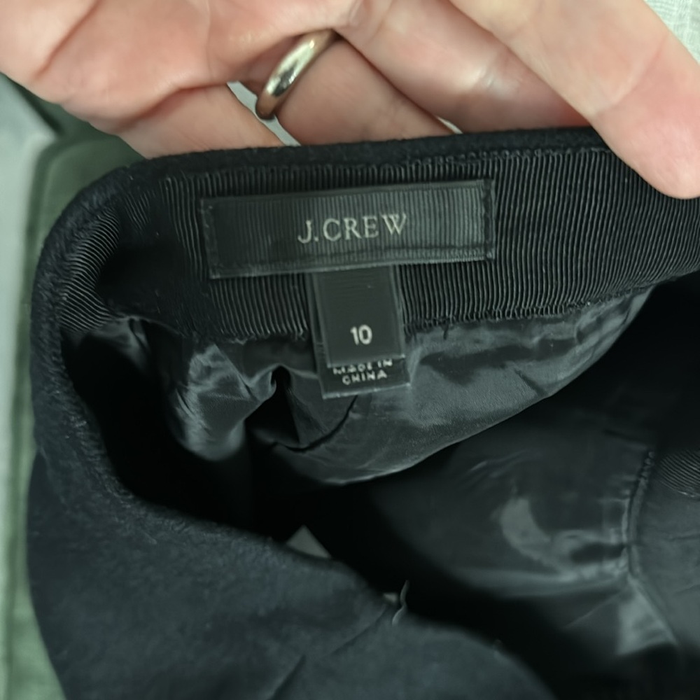 Black lined Wool Skirt. - Picture 3 of 3